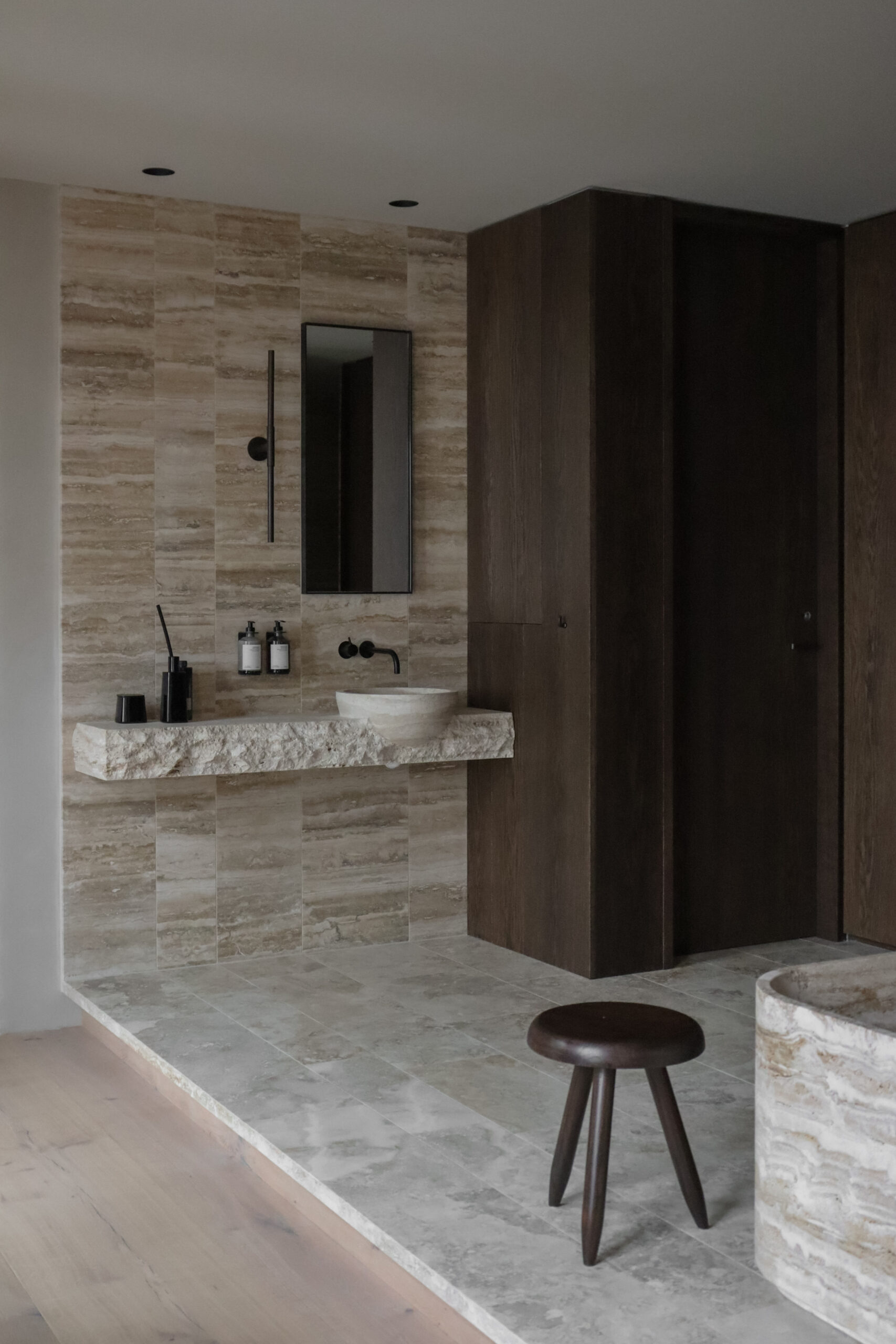 Fredsted_vaselli_travertine