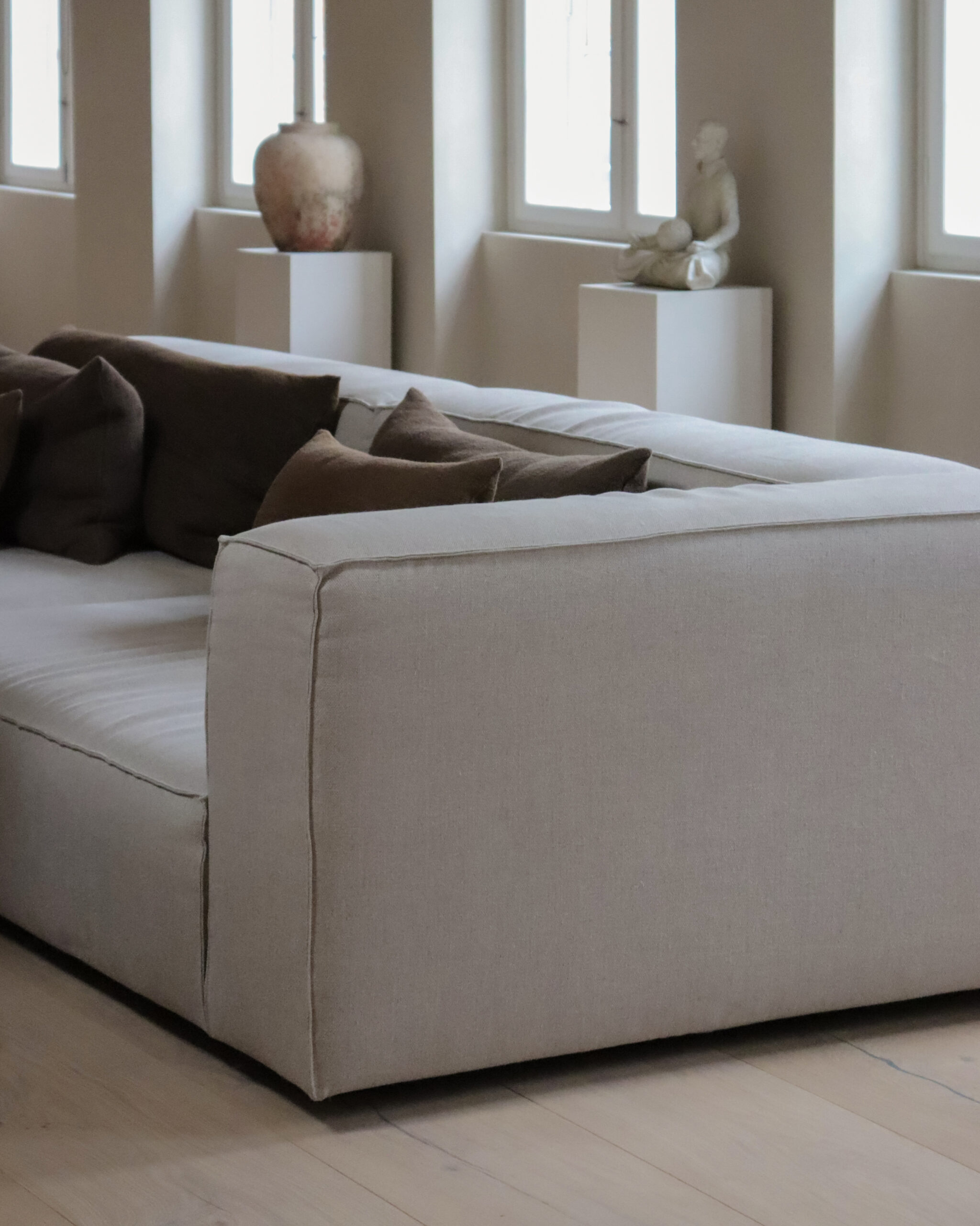 Fredsted-neowall_sofa