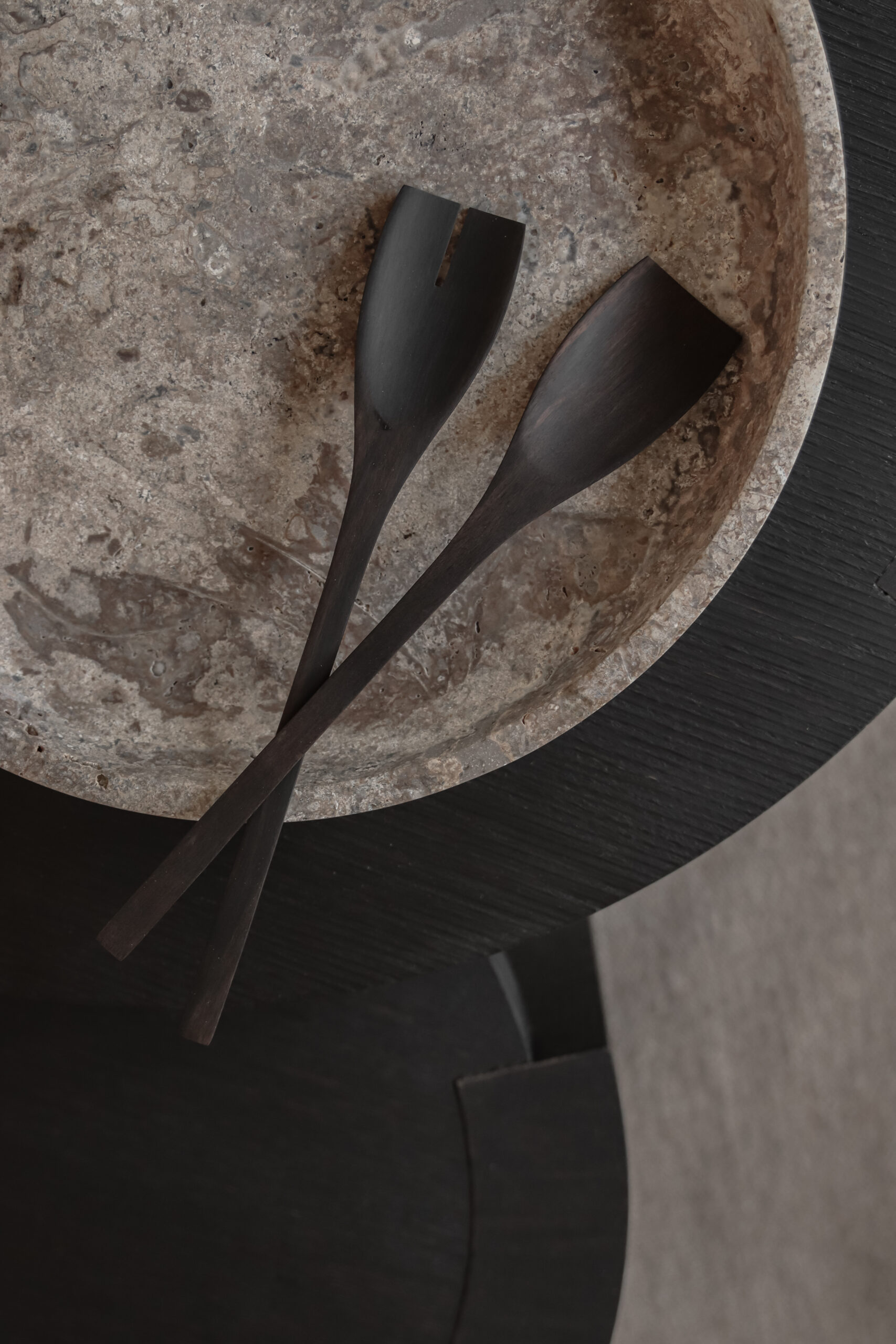salad_servers_wood