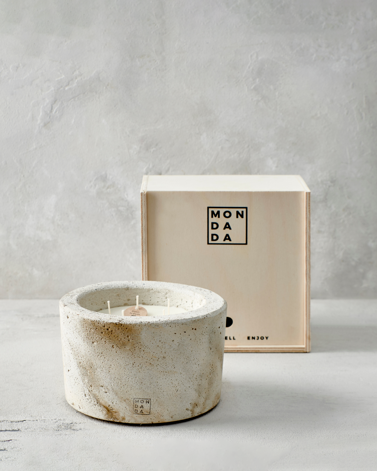 Mondada_Scented_Indoor_Candle_Medium_Ecru