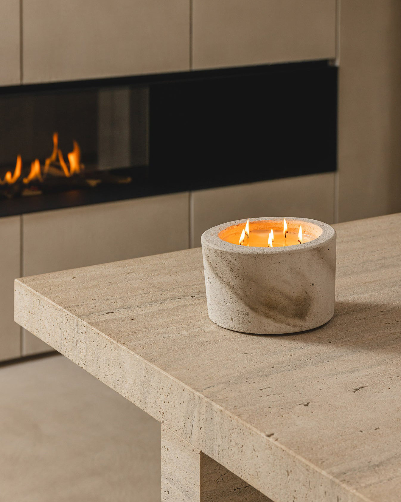 Mondada_Scented_Indoor_Candle_Medium_Ecru_1