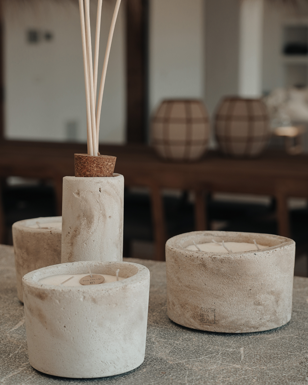 Mondada_Scented_Indoor_Candle_Medium_Ecru_2
