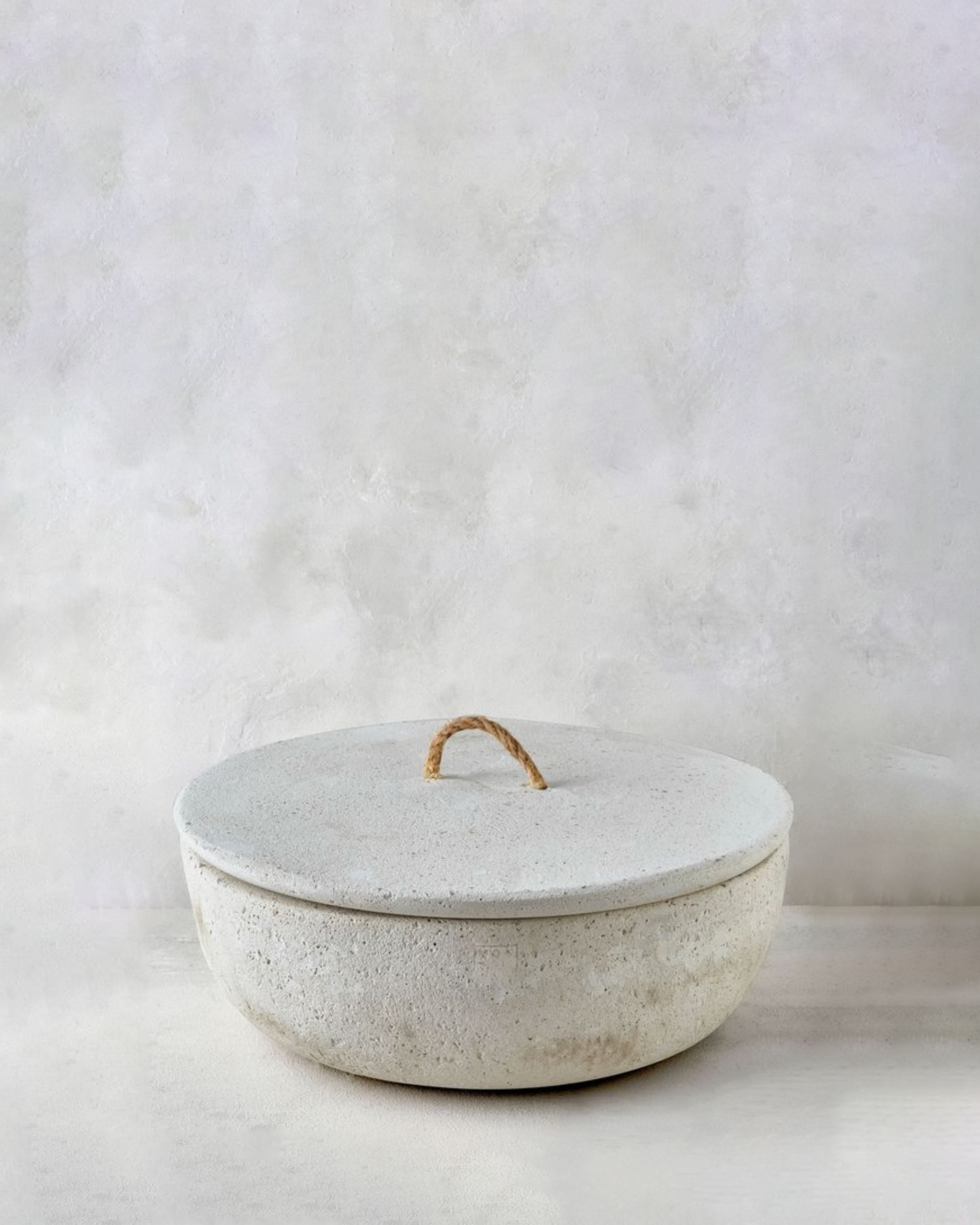 Mondada_Urban_Outdoor_Candle XXXL_Ecru_12.png