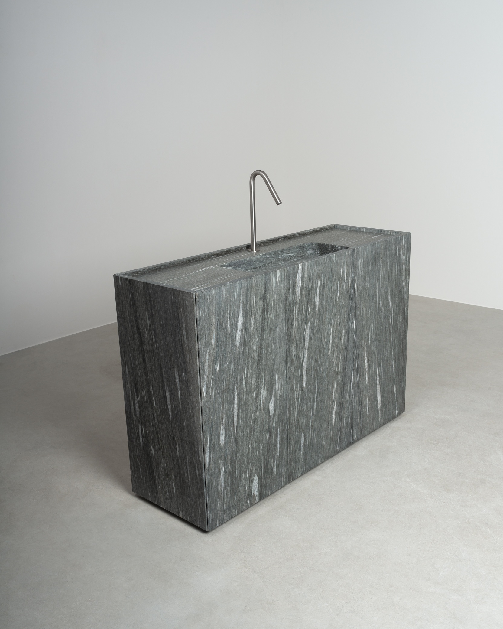 Vaselli_Bathroom Vanity Unti - Vals Stone_DAD4664