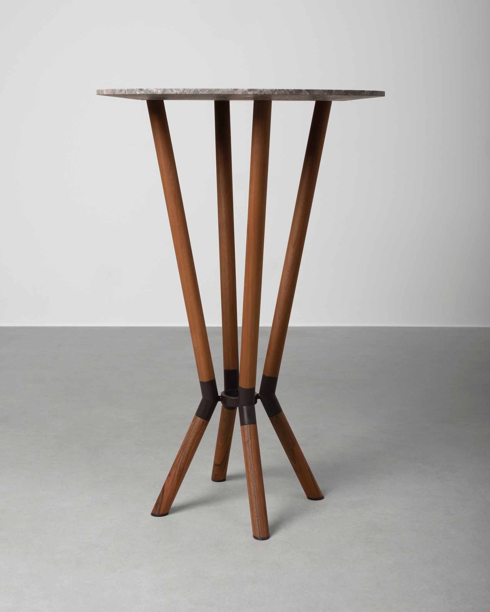 Vaselli_Novecento-aggregato-side-table_DAD3376