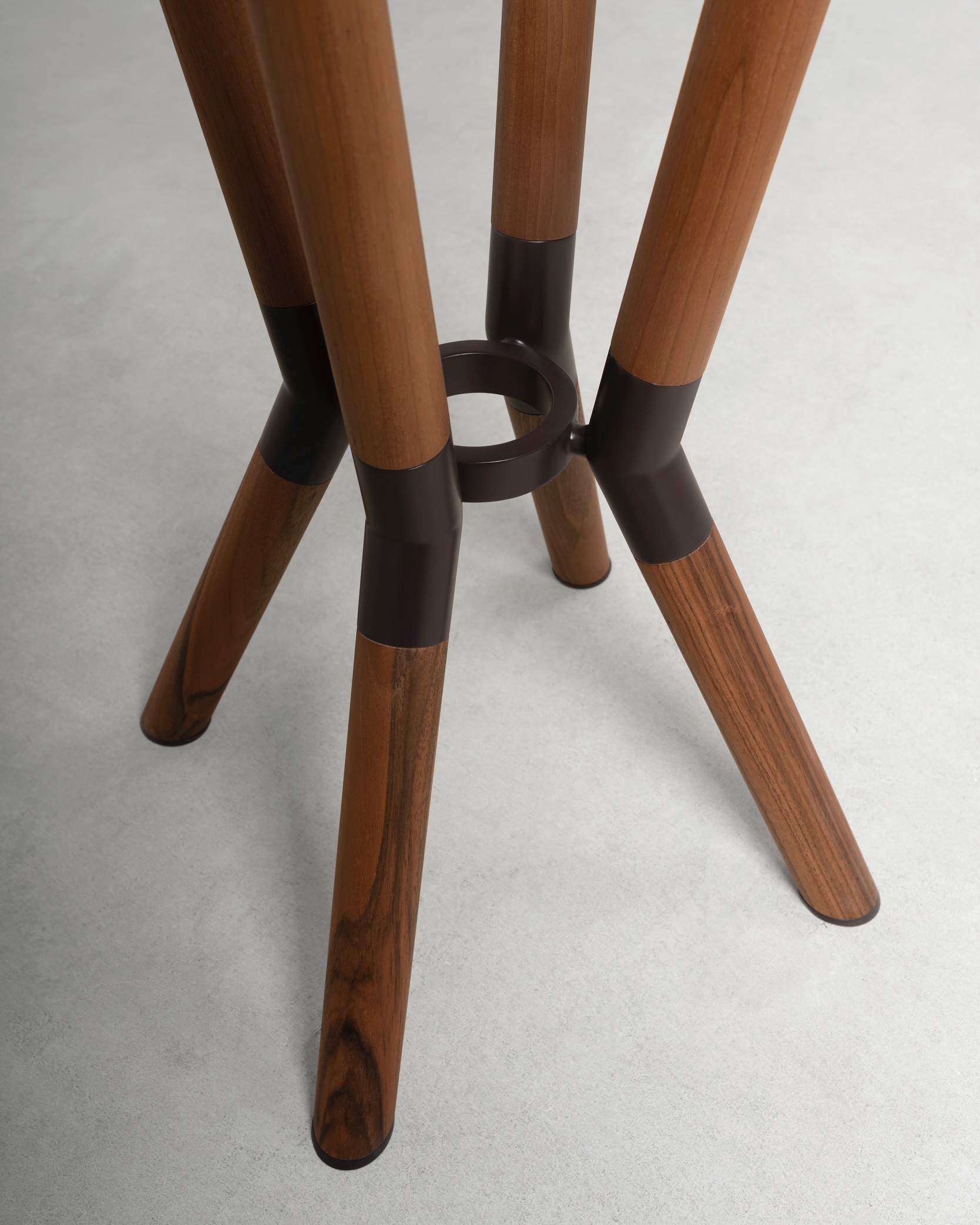 Vaselli_Novecento-aggregato-side-table_DAD3379