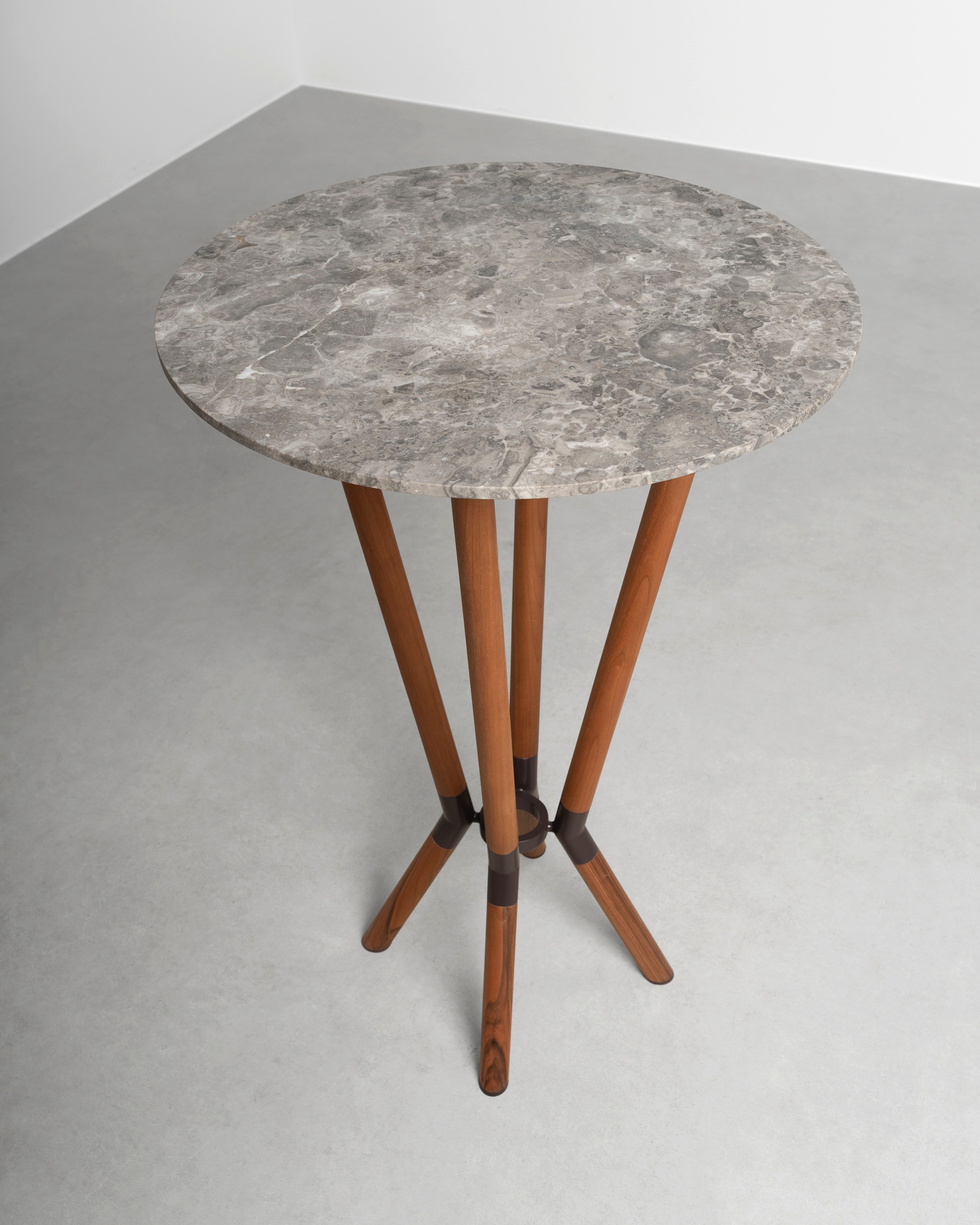 Vaselli_Novecento-aggregato-side-table_DAD3384