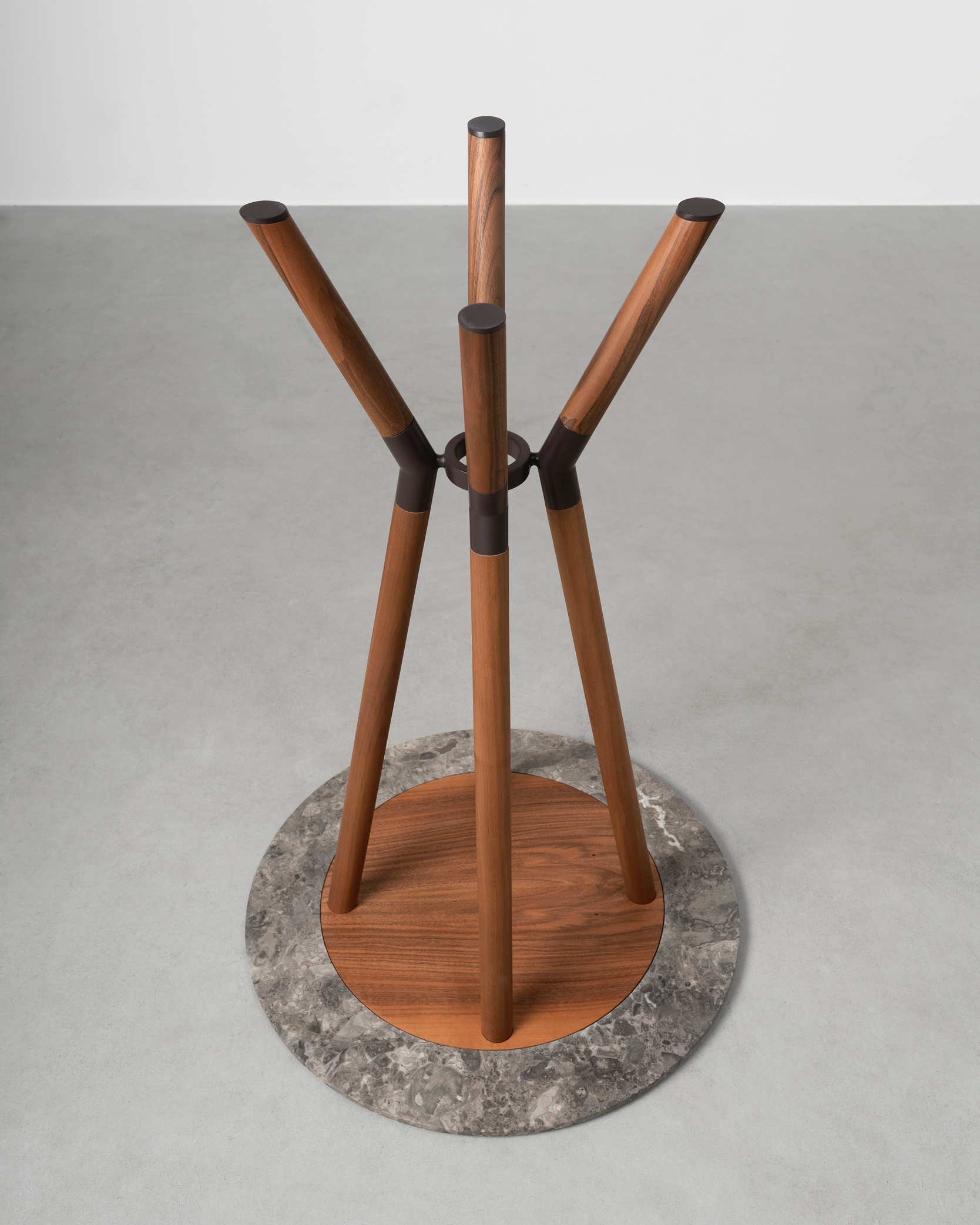 Vaselli_Novecento-aggregato-side-table_DAD3387