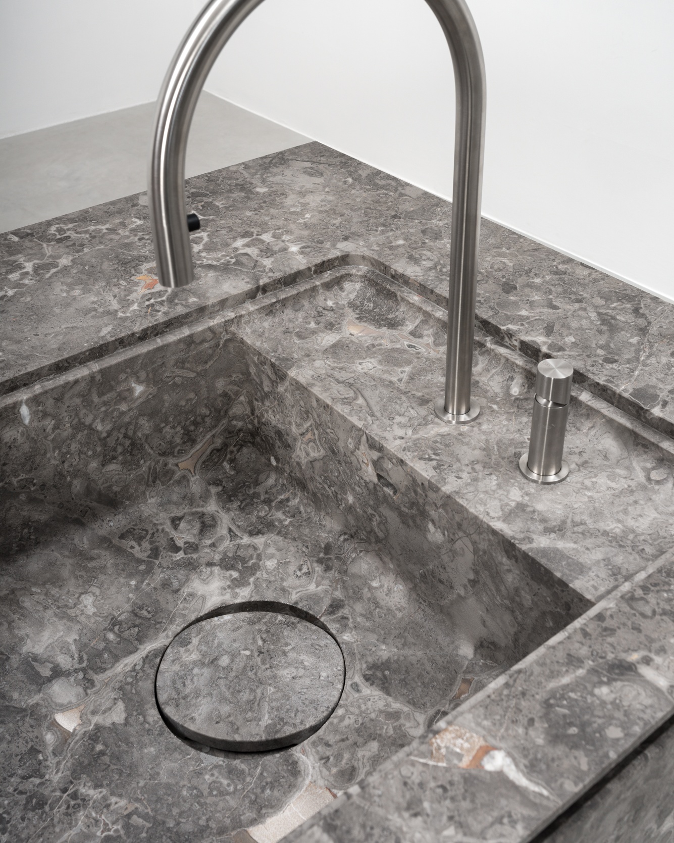 Vaselli_OCO-Kitchen_Grigio-Billiemi_DAD7167