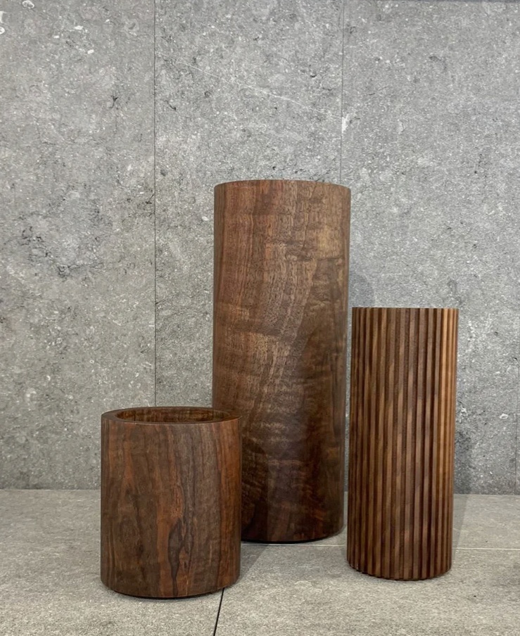 Whenobjectswork_Nicolas_Schuybroek_Ripple_vase_Walnut_Small_Medium_Large_2
