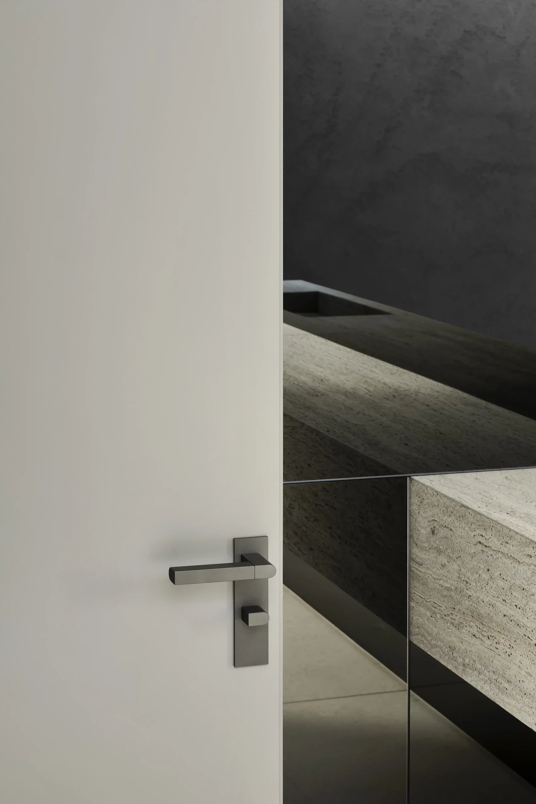 close-up_lever-handle_glenn-sestig_piet-albert-goethals_05_klein-1800x