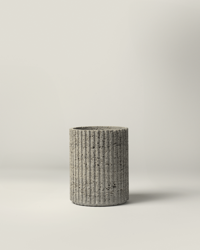 Whenobjectswork-Nicolas-Schuybroek-vase-kalksten-lille